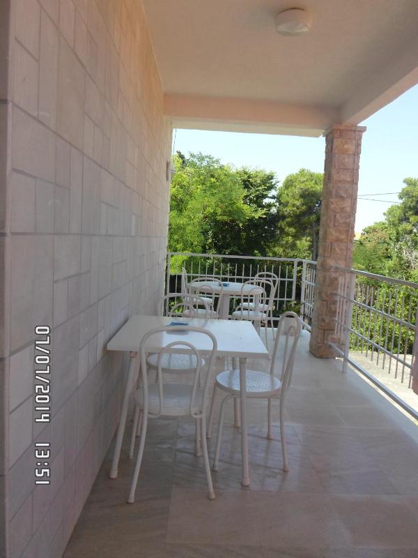 Studio with Shared Terrace image 2