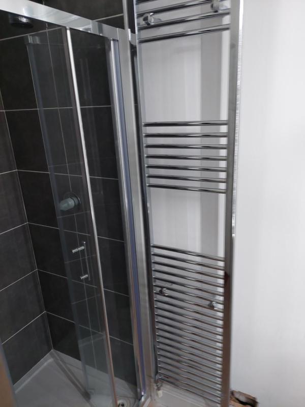 Twin Room with Private Bathroom image 2