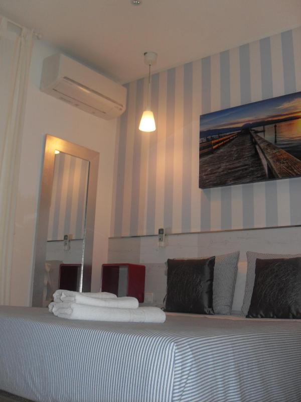 Standard Double Room image 3