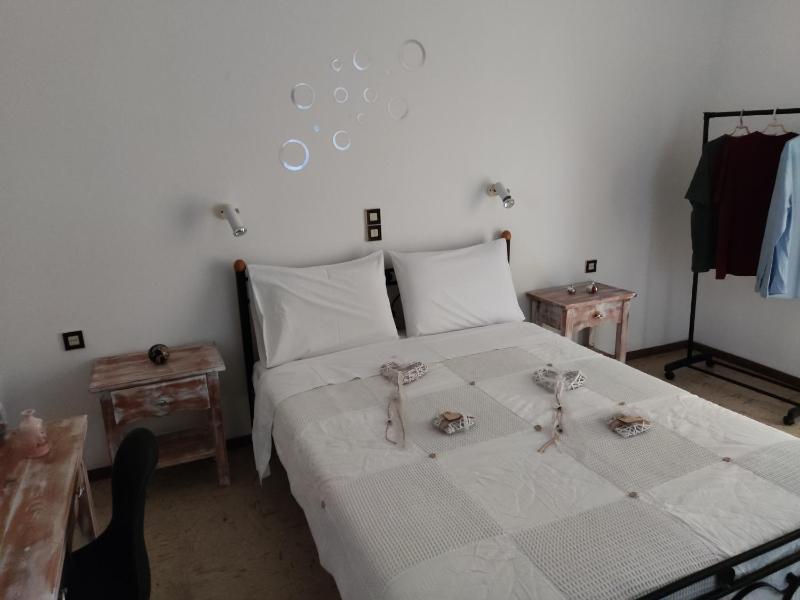 Double or Twin Room image 4