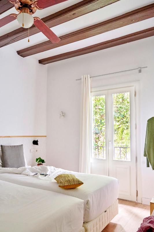 Two-Bedroom Apartment with kitchen image 3