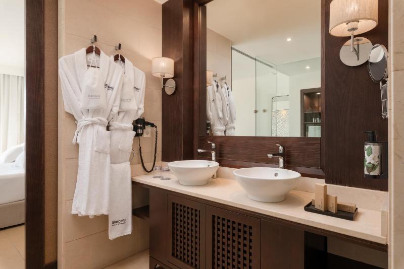 Connecting Room image 4