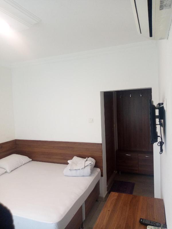 Standard Double or Twin Room image 2