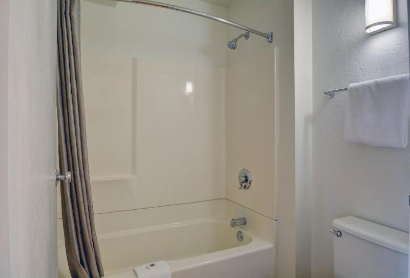Quadruple Room - Disability Access - Roll in Shower image 1
