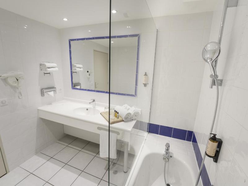 Deluxe Room with Terrace image 4