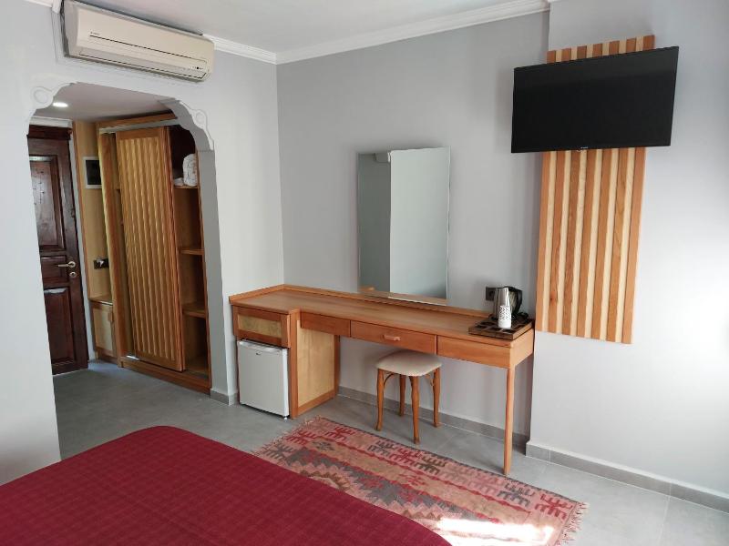 Double Room with Balcony (2 Adults + 1 Child) image 1