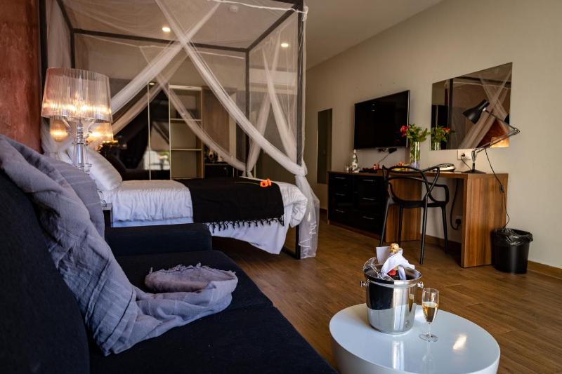 Deluxe Double Room image 4