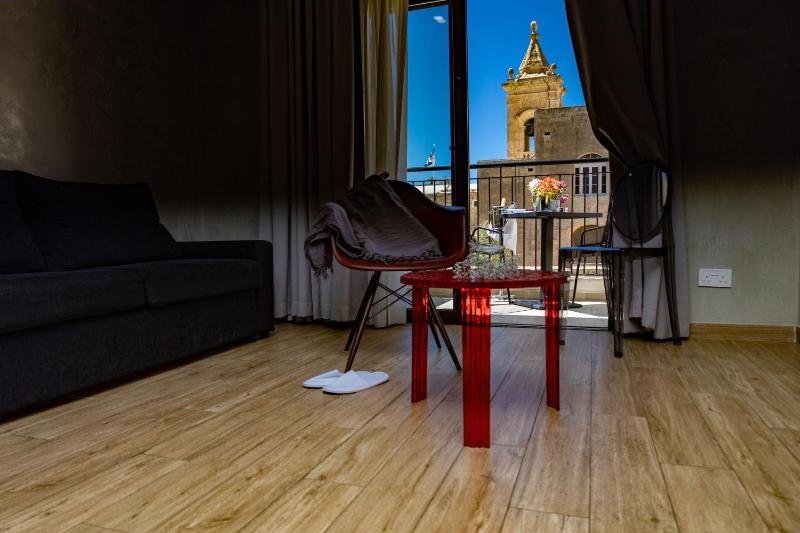 Deluxe Double or Twin Room with Balcony image 1