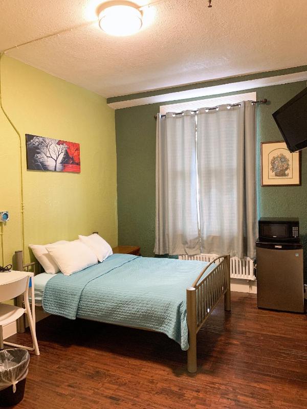 Double Room with Private Bathroom image 1