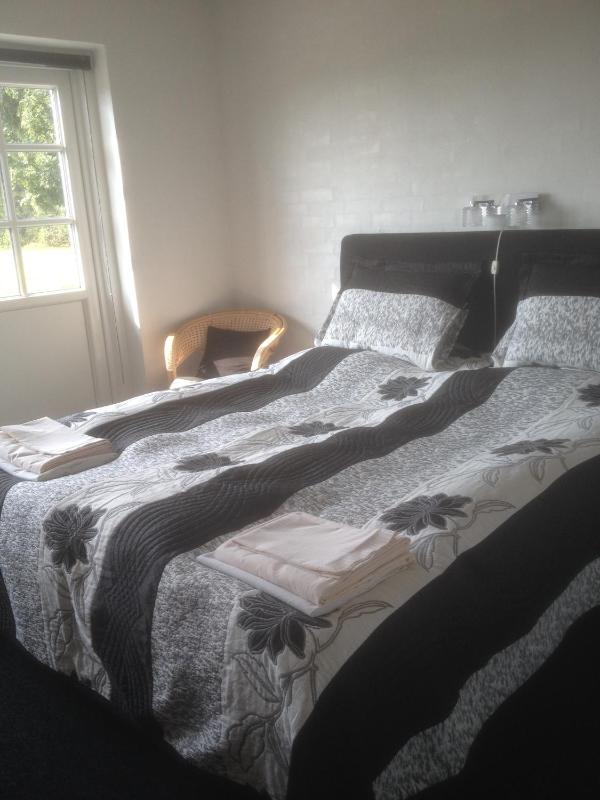 Double or Twin Room with Shared Bathroom image 3