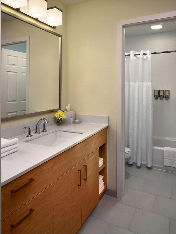 One-Bedroom King Suite image 4
