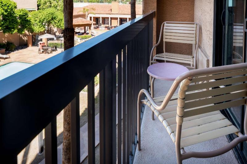 Sonesta Select Phoenix Camelback - image 3