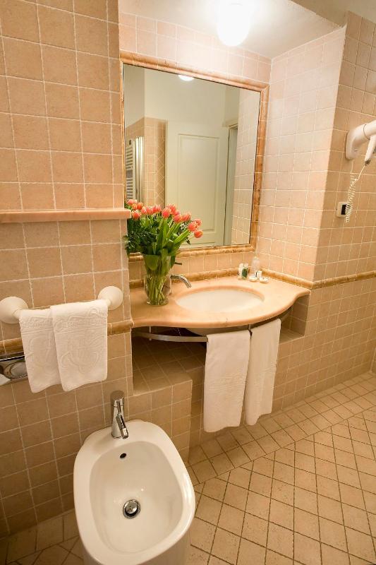 Suite (4 Adults) image 2