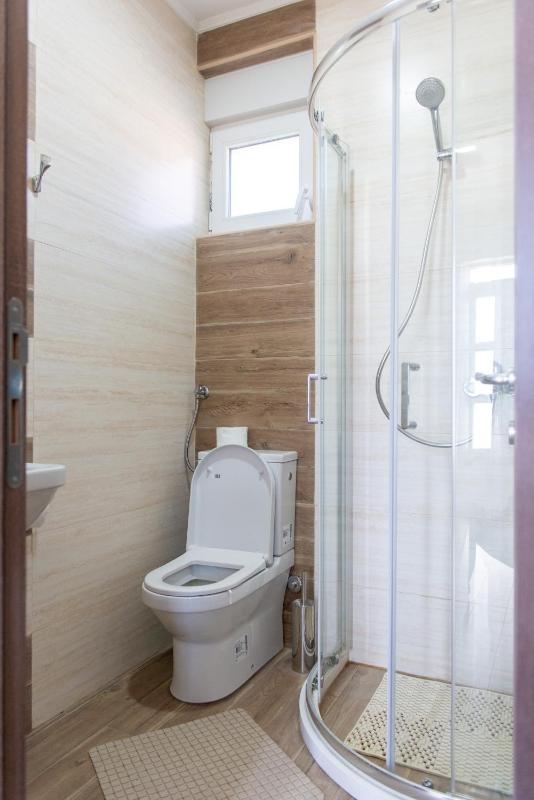 Economy Triple Room image 4