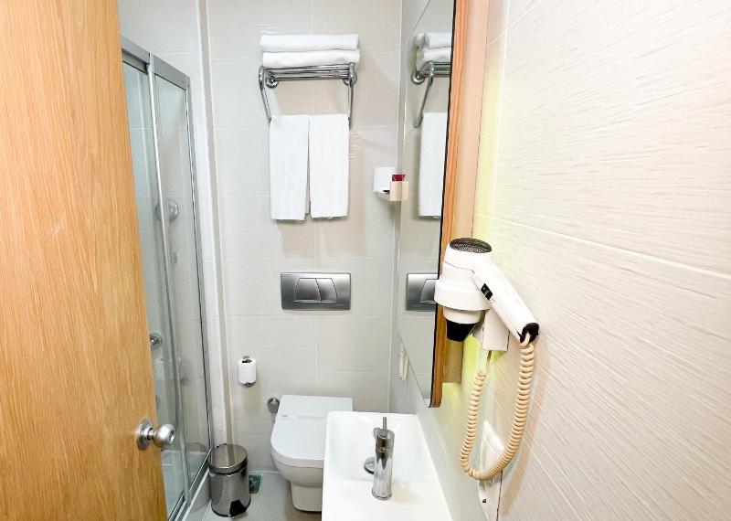 Double or Twin Room image 2