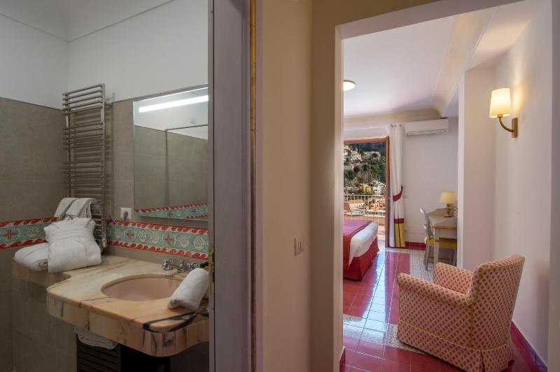 Two Connecting Double Rooms image 4
