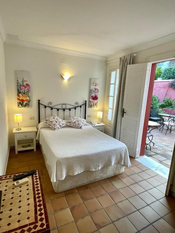 Double Room  with Patio View image 2