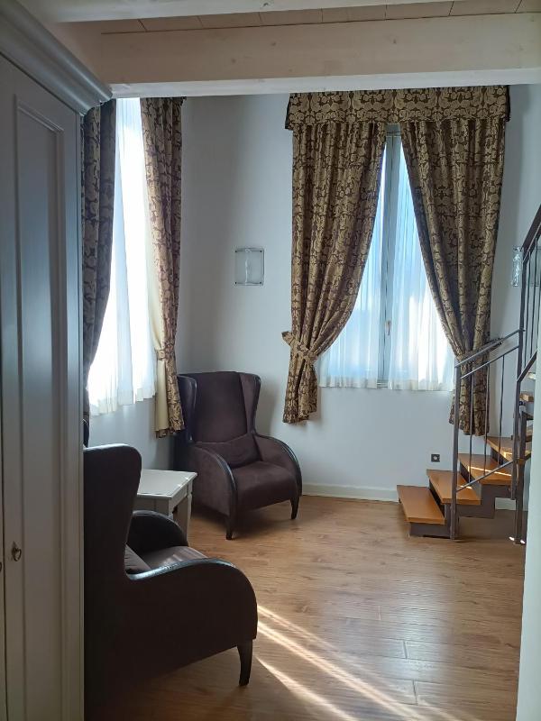 Deluxe Double Room image 2