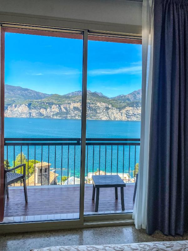 Double Room with Private External Bathroom, Balcony and Lake View image 4