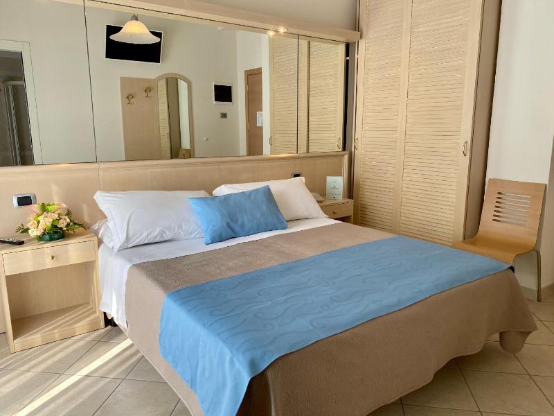 Standard Double or Twin Room image 1