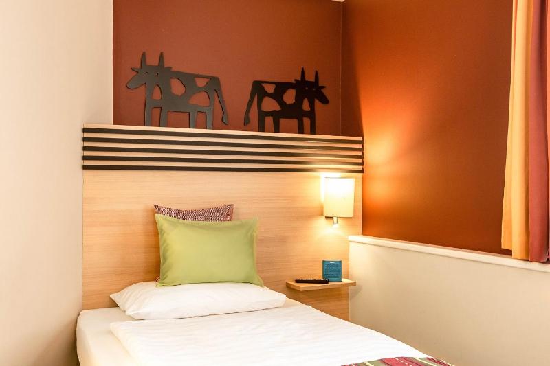 Single Room image 3