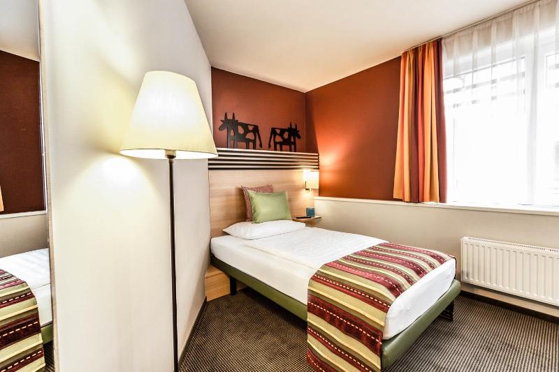 Single Room image 4