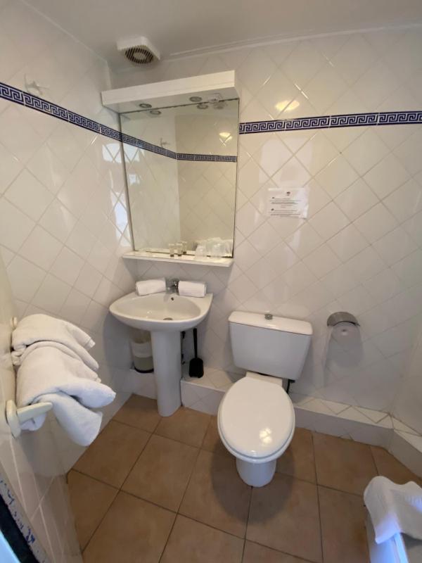 Double Room with Sea View image 4