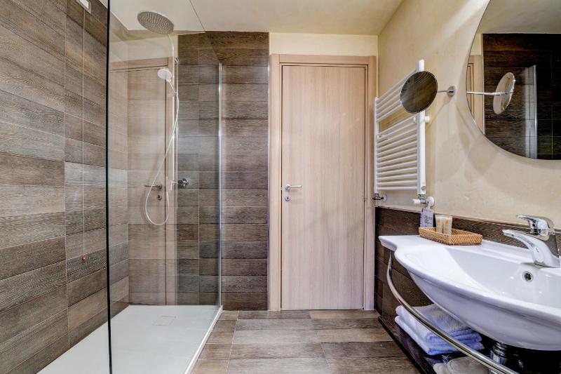 Quadruple Room image 3