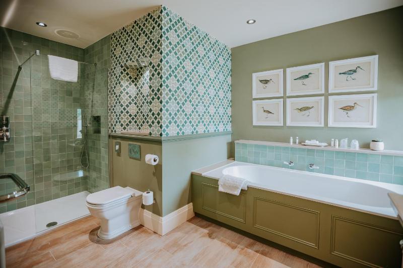 Classic Double or Twin Room image 3