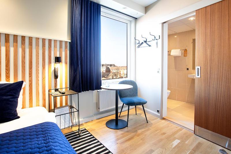 Standard Single Room image 3