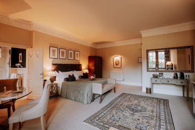 Superior Double or Twin Room image 4