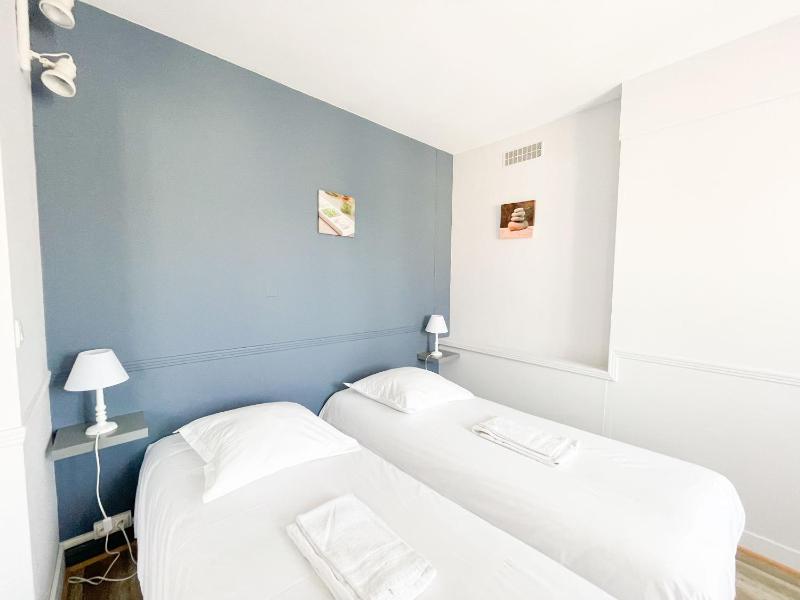 Twin Room image 2
