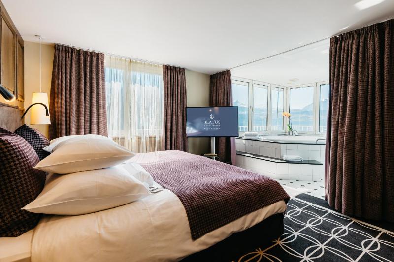 ERMITAGE Suite with Balcony and Lake View  image 1