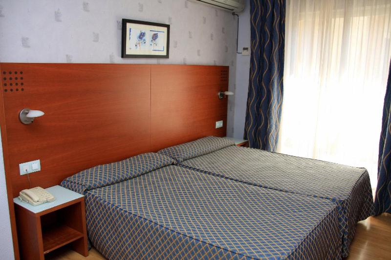 Twin Room image 1