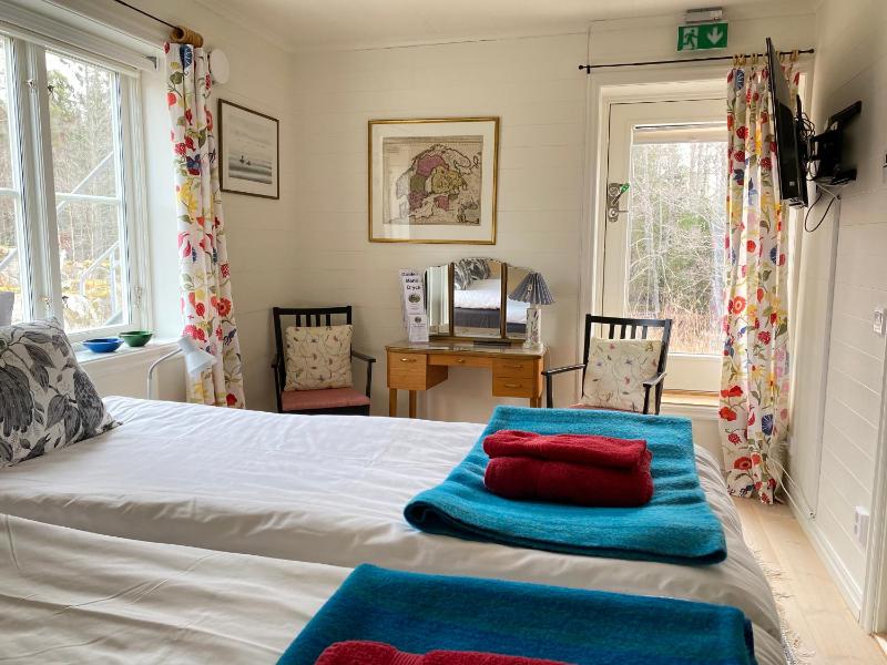 Double Room image 3