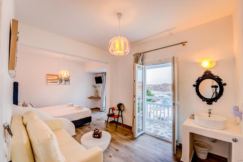 Superior Double or Twin Room with Sea View image 4