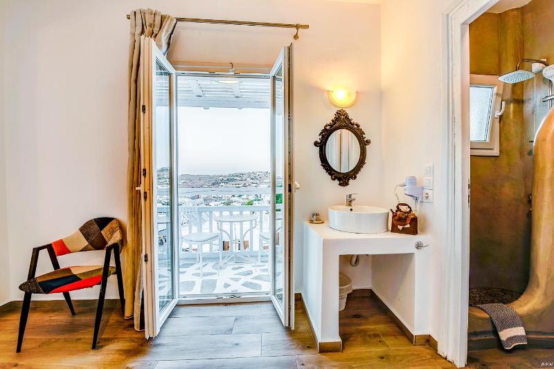 Superior Double or Twin Room with Sea View image 2