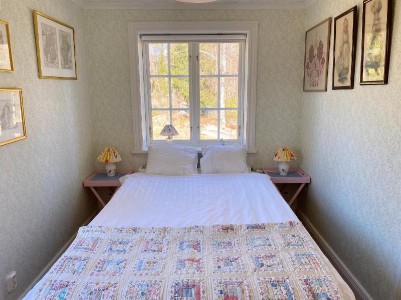 Double Room with Shared Bathroom image 1