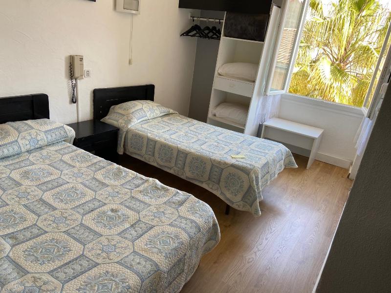 Basic Triple Room image 1