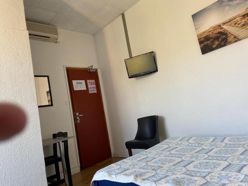 Basic Triple Room image 4