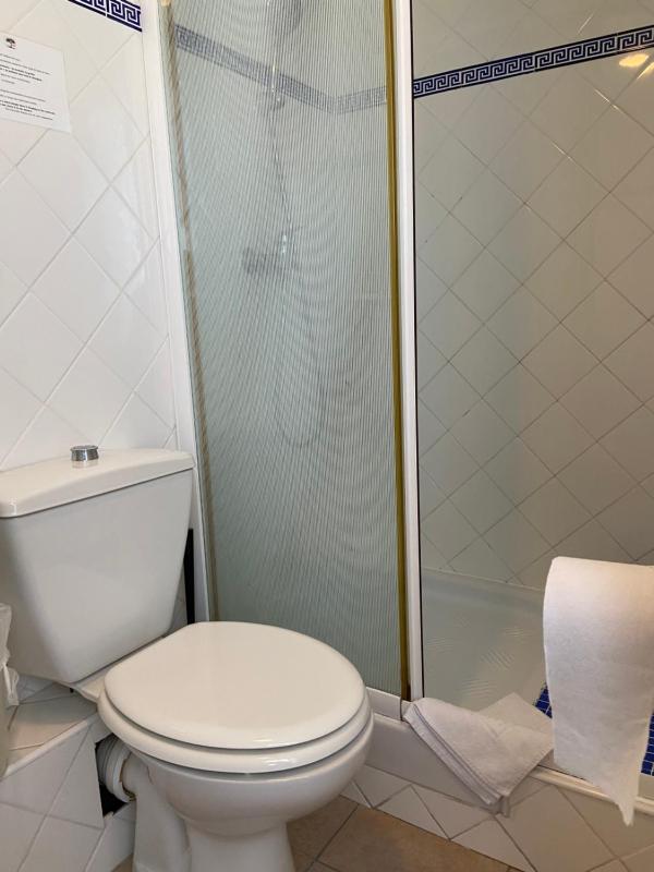 Basic Triple Room image 2