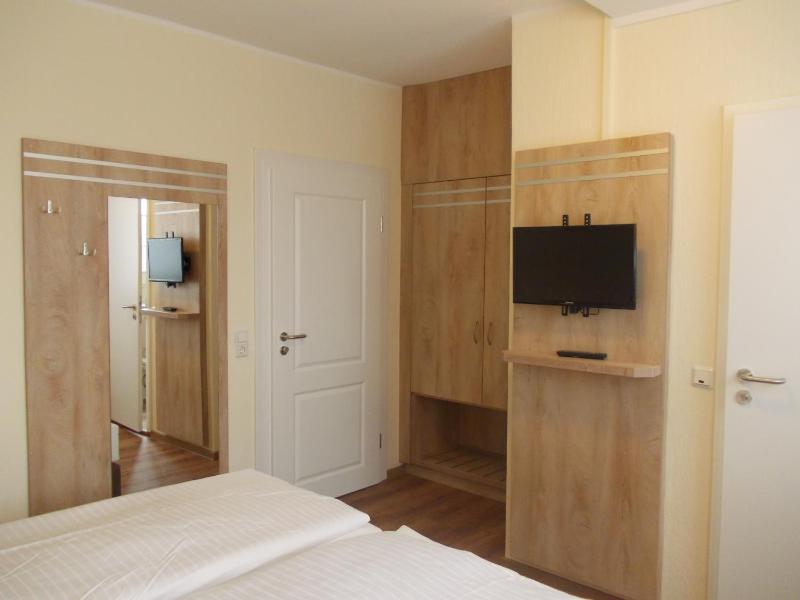 Standard Double Room image 3