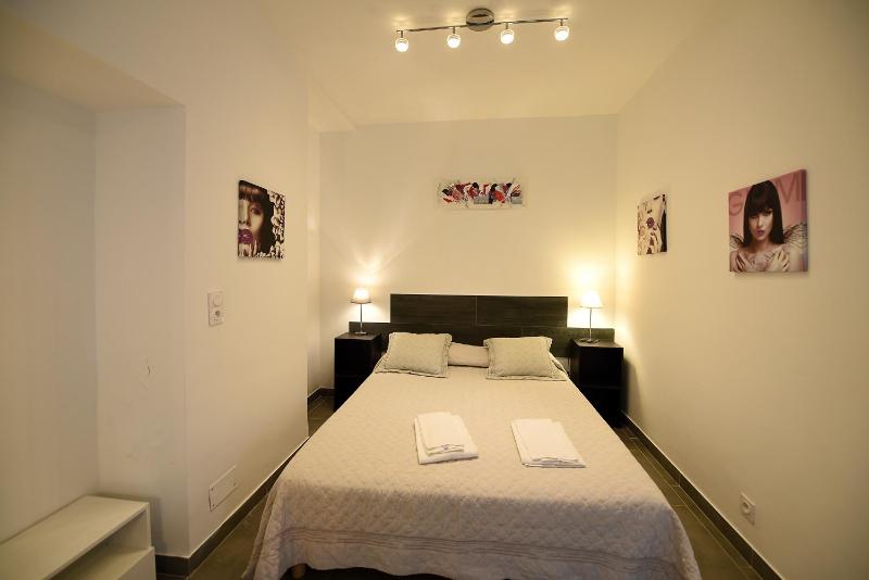 Family Room image 4