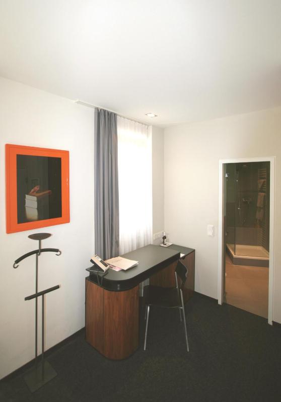Comfort Single Room image 2