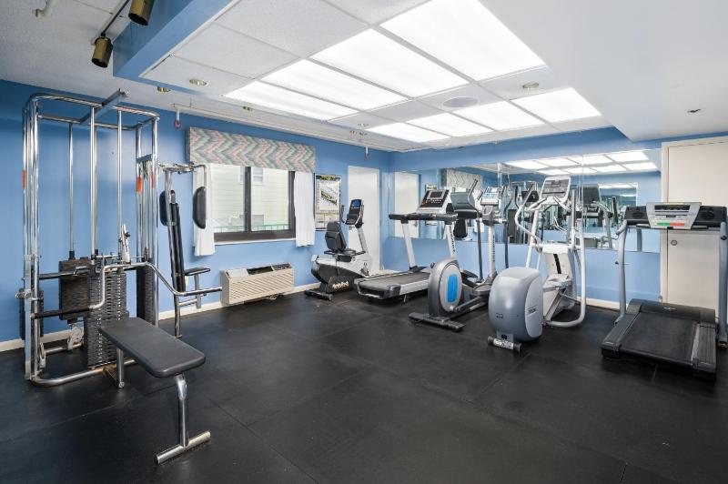 Cayman Suites Hotel - image 20
