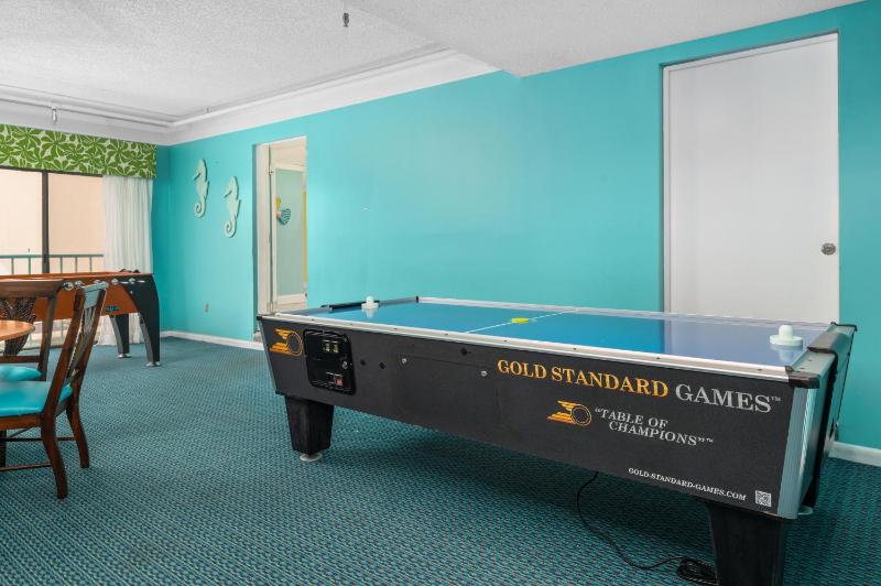 Cayman Suites Hotel - image 49