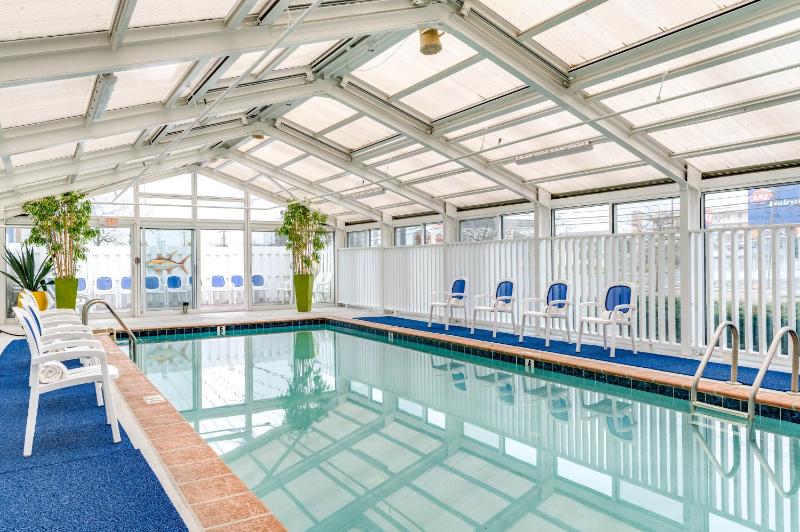 Cayman Suites Hotel - image 25