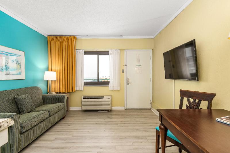 Cayman Suites Hotel - image 16