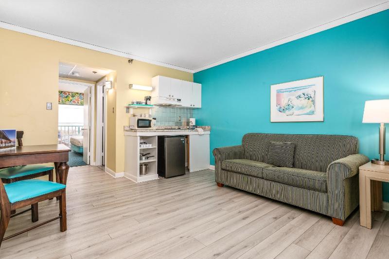 Cayman Suites Hotel - image 46