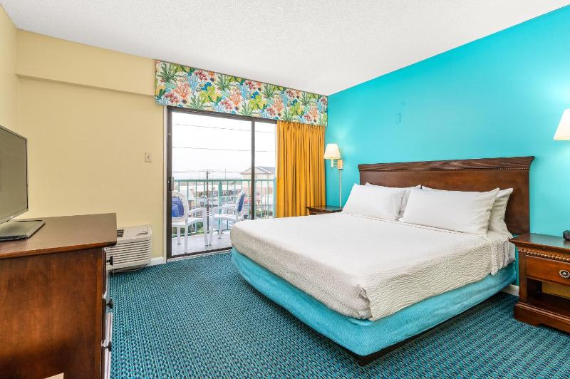 King Suite with Balcony-No Pets Allowed image 1